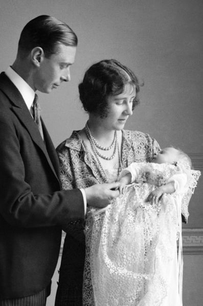 La princesse elizabeth avec ses parents le 29 avril 1926